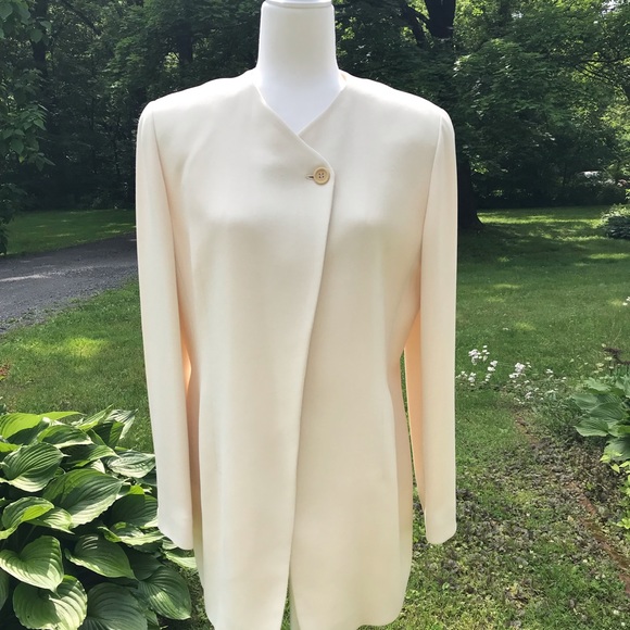 Emanuel Ungaro Ivory Jacket & Pant (2 piece suit) - Picture 3 of 7